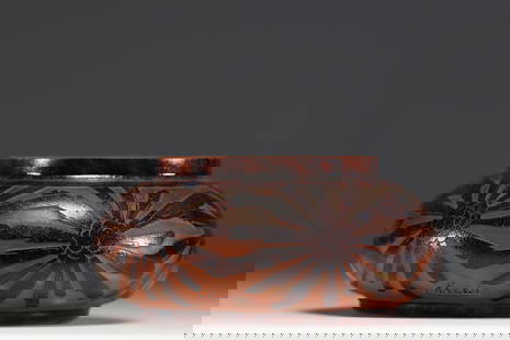 CHARDER Le Verre Francais - Acid-etched multi-layered glass bowl decorated with palm leaves, circa: CHARDER Le Verre Francais - Acid-etched multi-layered glass bowl decorated with palm leaves, circa 1925, signed. Normal wear - Weight: 560 g - Shipping available - Region: France - Sizes: H 75MM X D 1