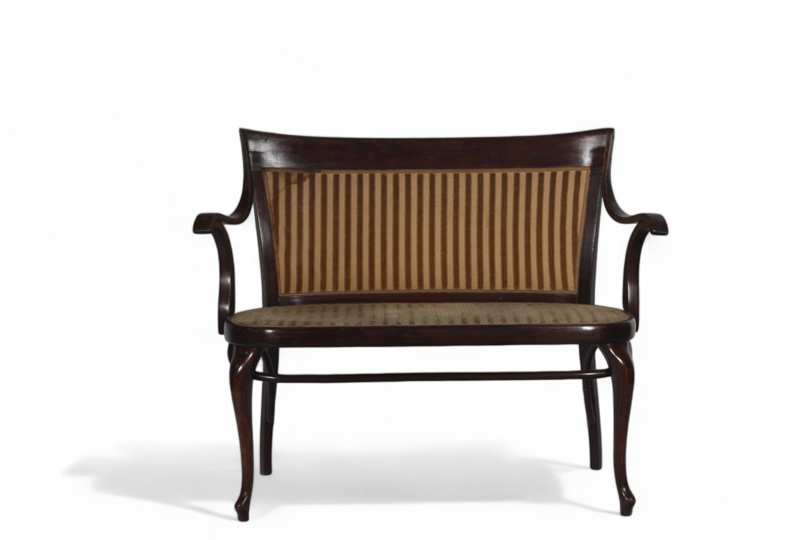 Adolf LOOS (1870-1933) Secession bench in turned wood, NO.6150, Art Nouveau period.: Adolf LOOS (1870-1933) Secession bench in turned wood, NO.6150, Art Nouveau period. Normal wear - Weight: 14.00 kg - Shipping unavailable - Region: Belgique - Sizes: H 930MM X L 1170MM X P 550MM