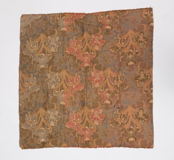 Rare tricolour fabric with orchid motif, Belgian Art Nouveau work, circa 1900.: Rare tricolour fabric with orchid design, Belgian Art Nouveau work, circa 1900. Normal wear - Weight: 270 g - Shipping available - Region: Belgique - Sizes: H 920MM X L 960MM