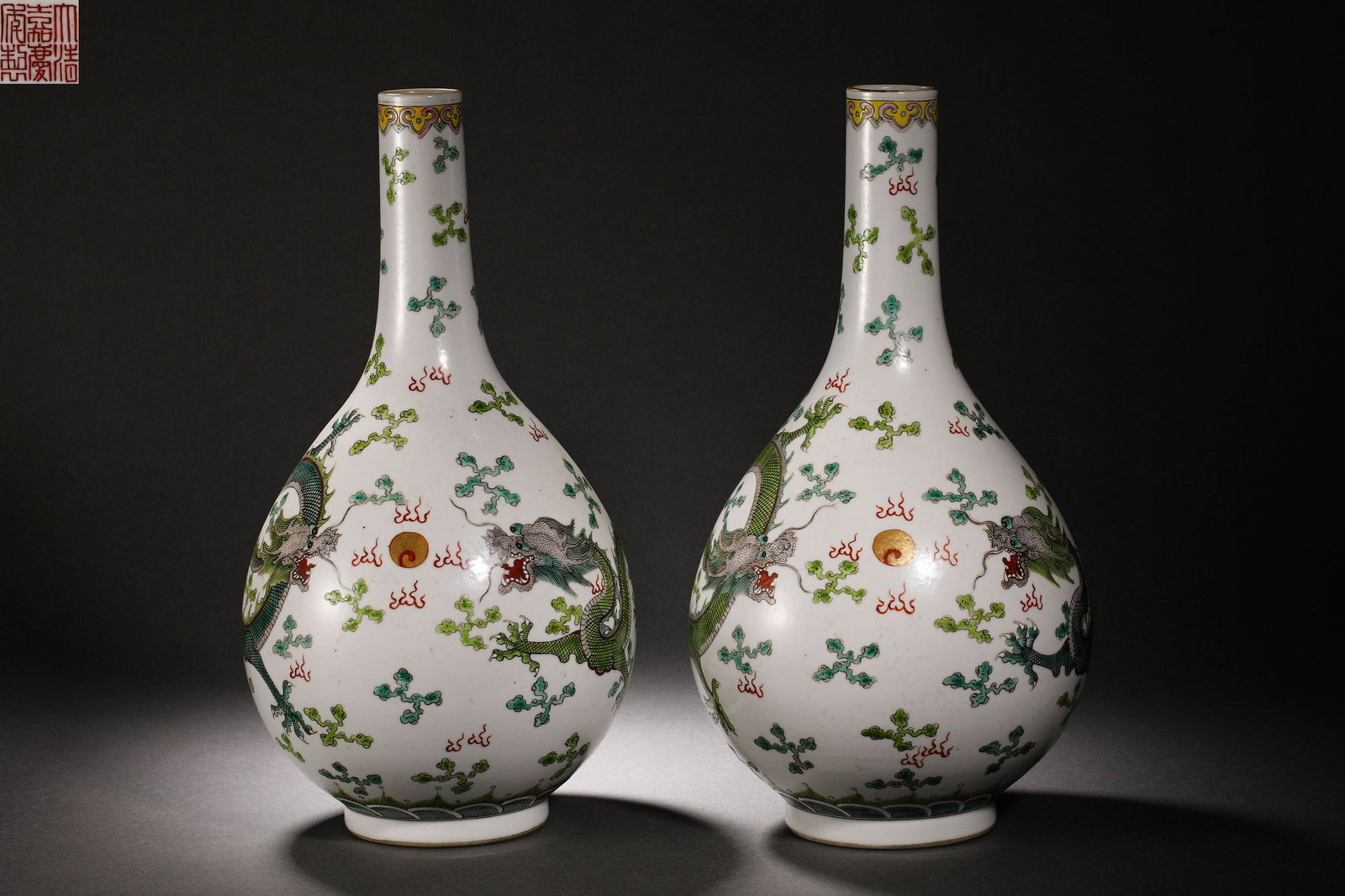 QING DYNASTY DOUCAI DRAGON PATTERN BOTTLE (1 of 11)