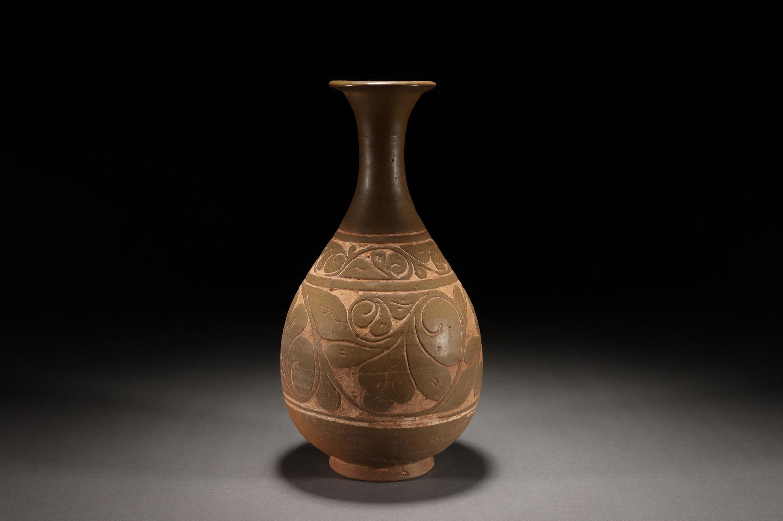SONG DYNASTY CIZHOU WARE SPRING BOTTLE (1 of 6)