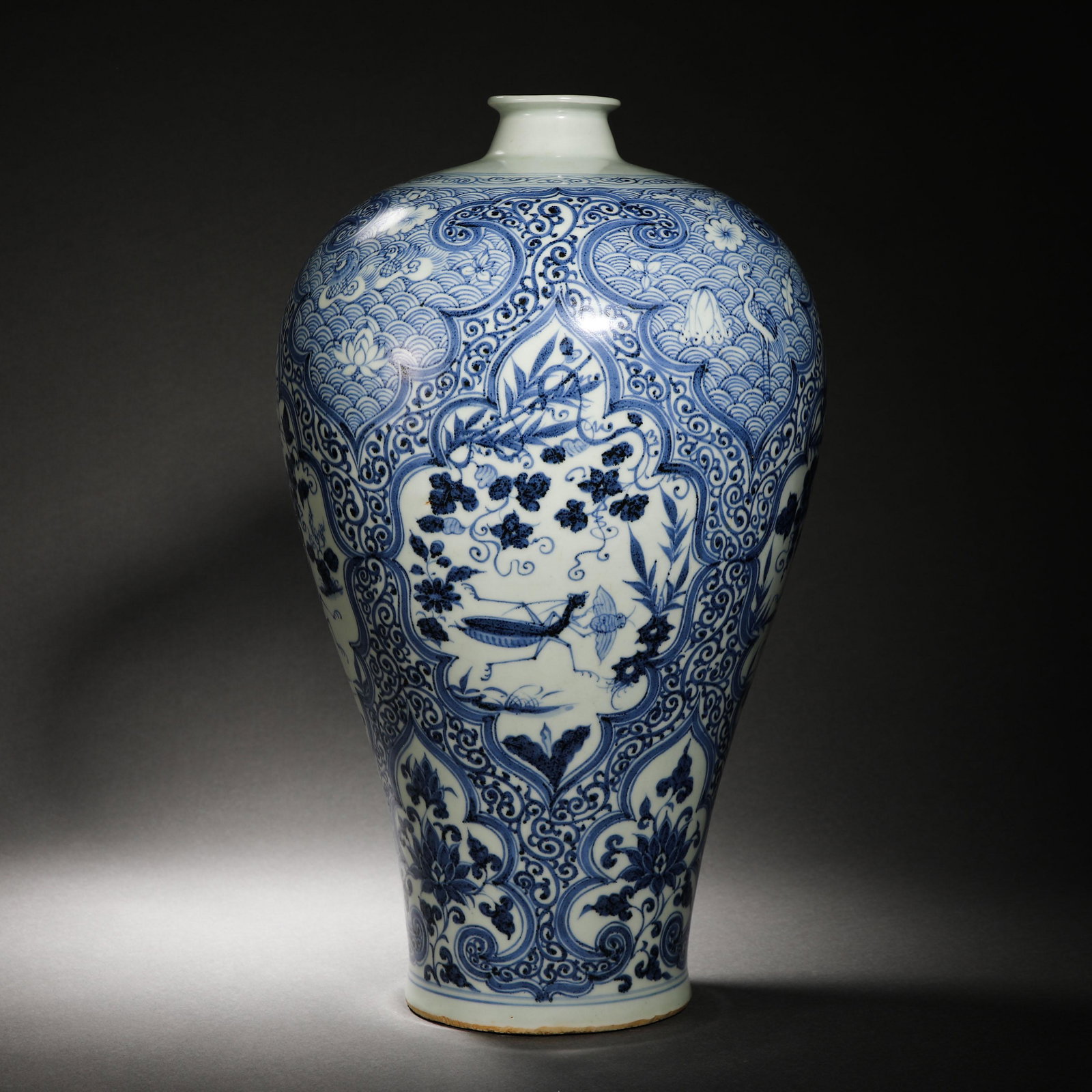 YUAN DYNASTY BLUE AND WHITE FLOWER VASE (1 of 12)