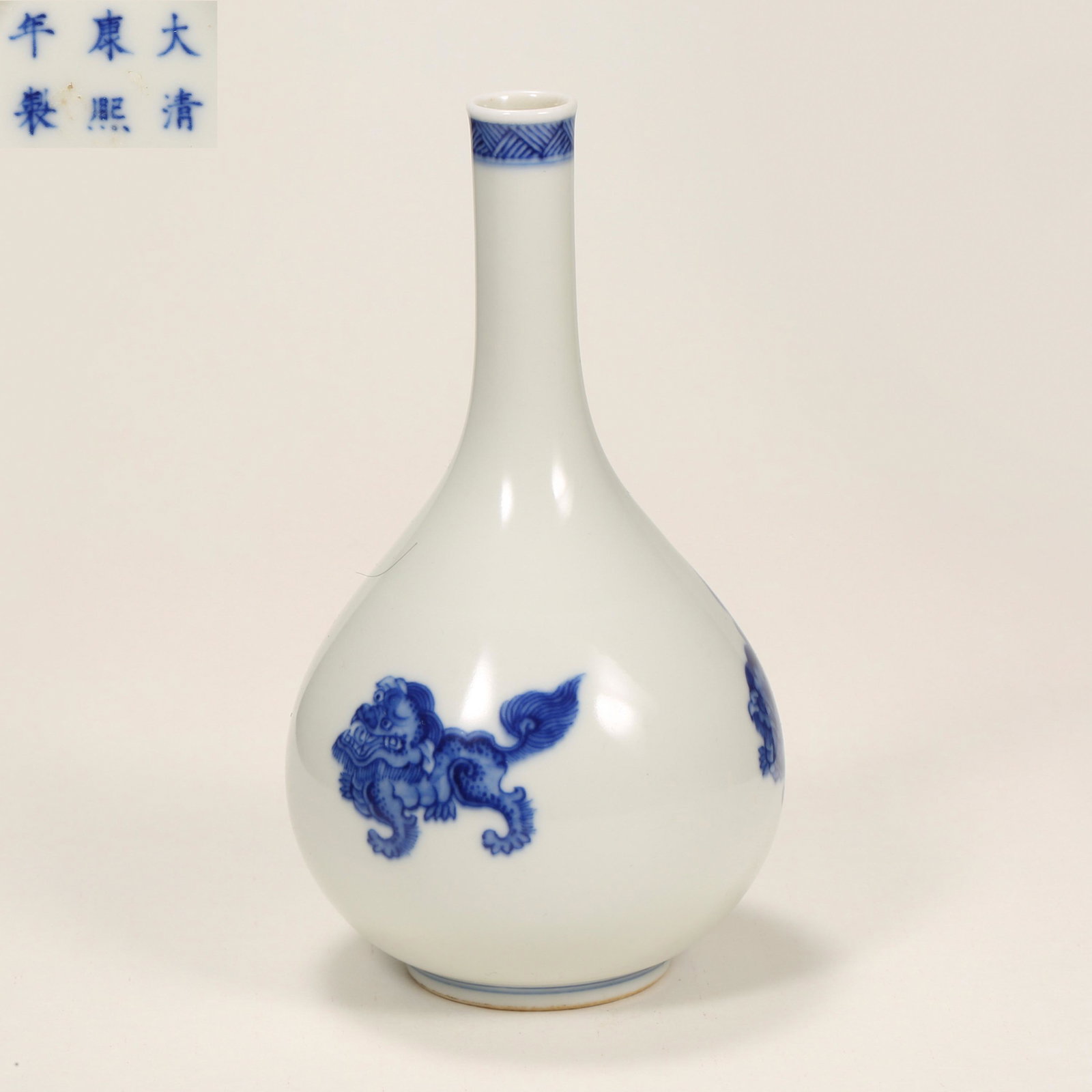 QING DYNASTY BLUE AND WHITE ANIMAL PATTERN BOTTLE (1 of 8)