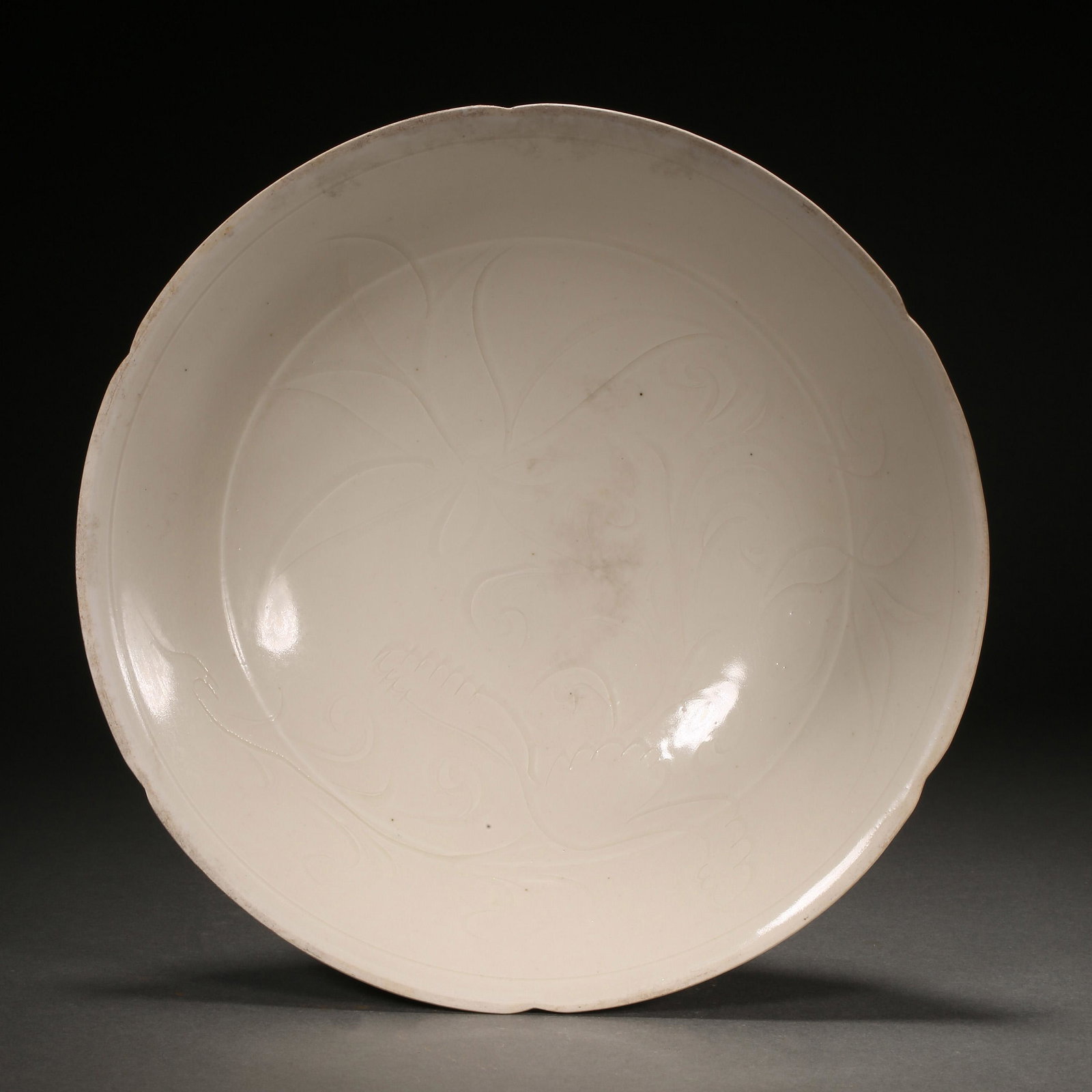 CHINESE SONG DYNASTY DING WARE FLOWER PLATE (1 of 11)