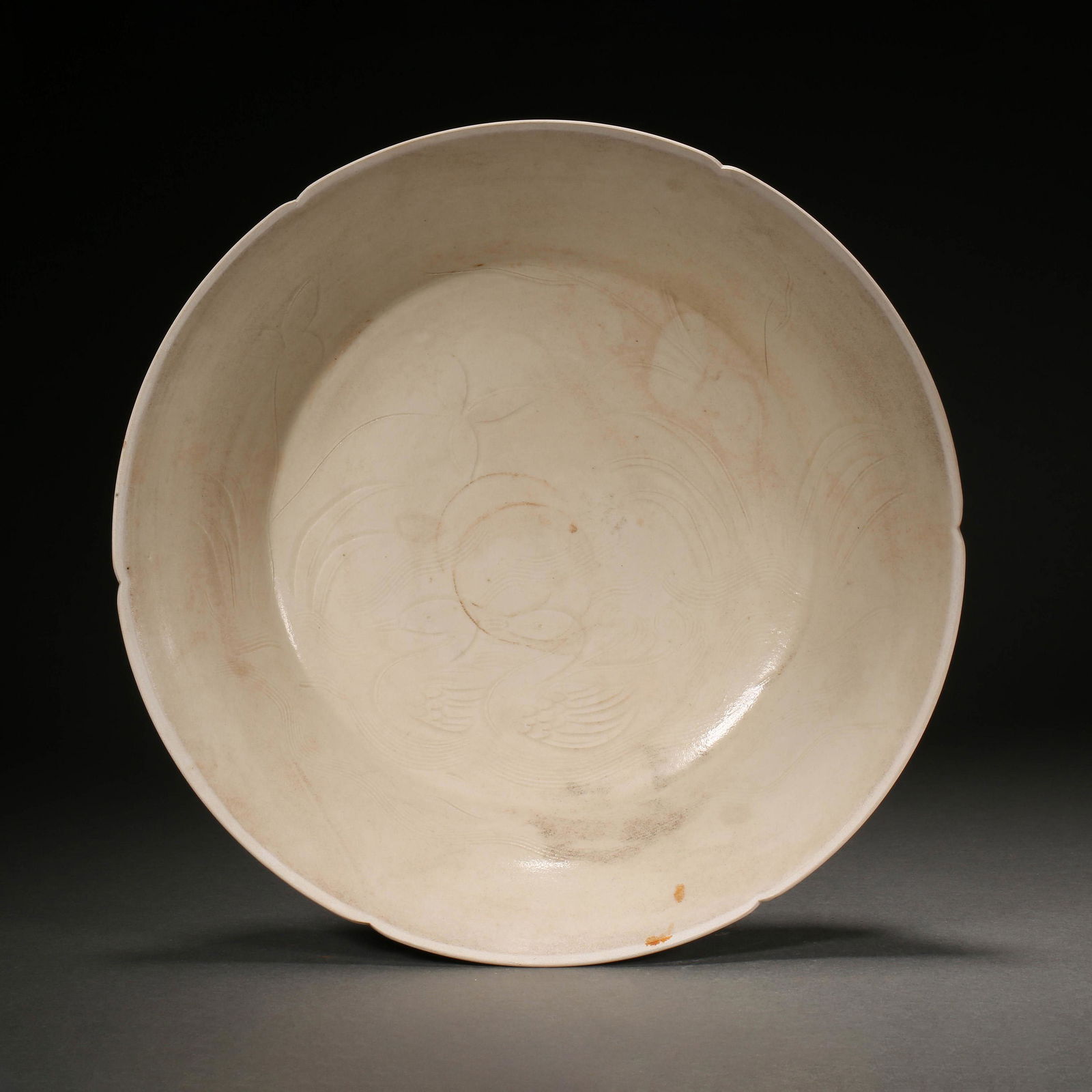 CHINESE SONG DYNASTY DING WARE FLOWER PLATE (1 of 11)
