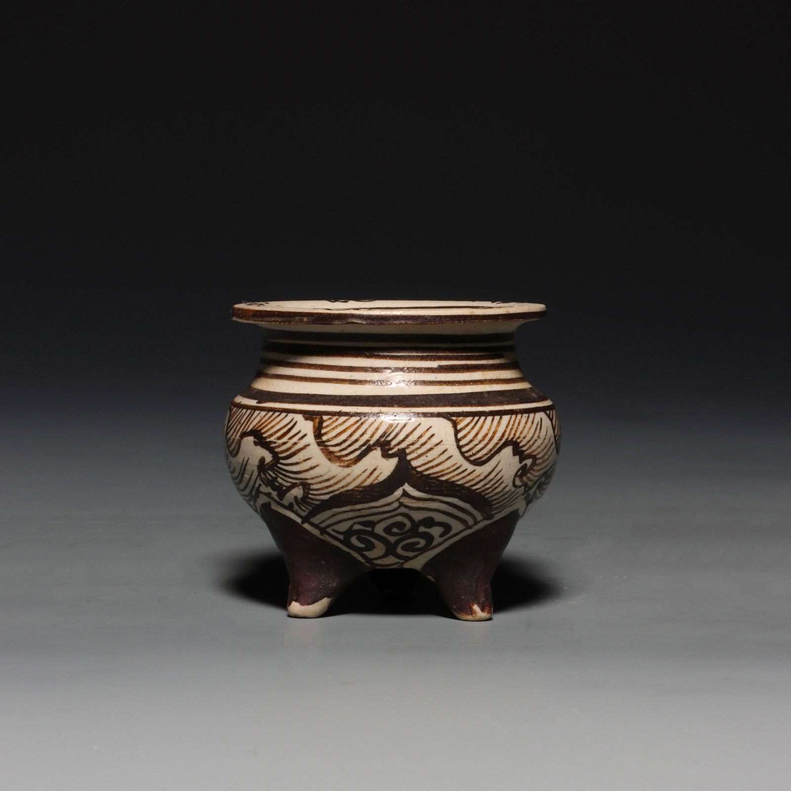THREE-LEGGED FURNACE OF JIZHOU WARE IN SONG DYNASTY, CHINA (1 of 9)
