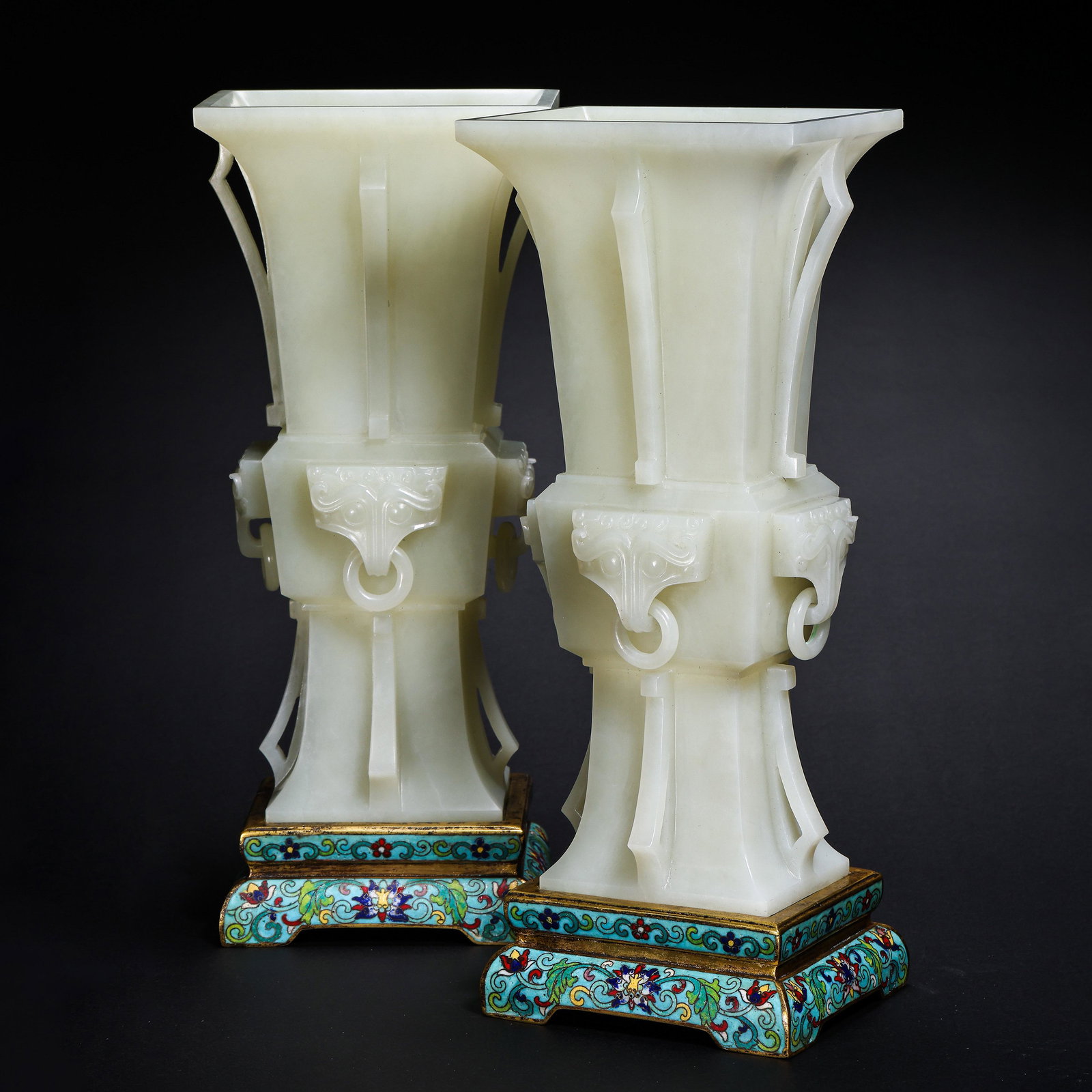 A PAIR OF HETIAN JADE FLOWERS VASE, QING DYNASTY CHINA (1 of 13)