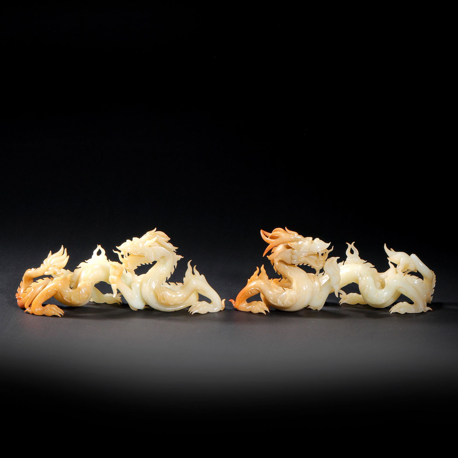 A PAIR OF CHINESE KHOTAN JADE DRAGONS FROM THE QING DYNASTY (1 of 16)