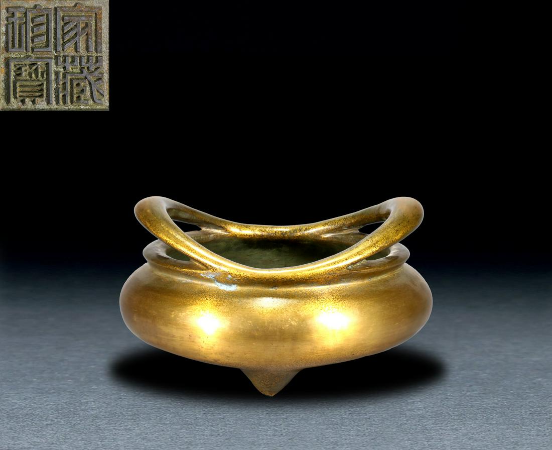 CHINESE COPPER INCENSE BURNER, BEFORE MING DYNASTY: CHINESE COPPER INCENSE BURNER, BEFORE MING DYNASTY ; H. 20 cm. W. 33 cm. Weight 16543 gram.