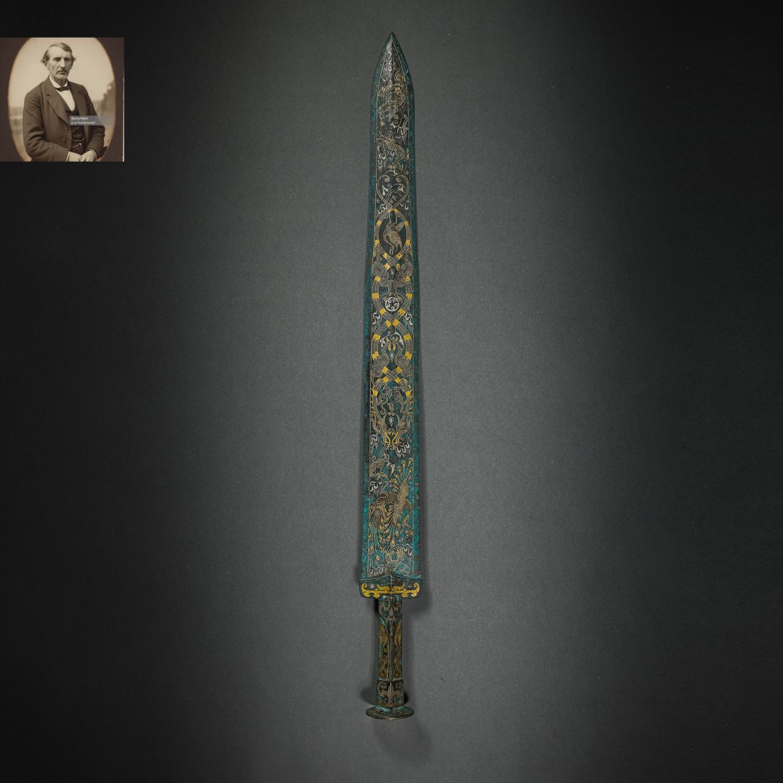 Gold and silver sword with dragon and phoenix patterns during the Warring States Period (1 of 13)