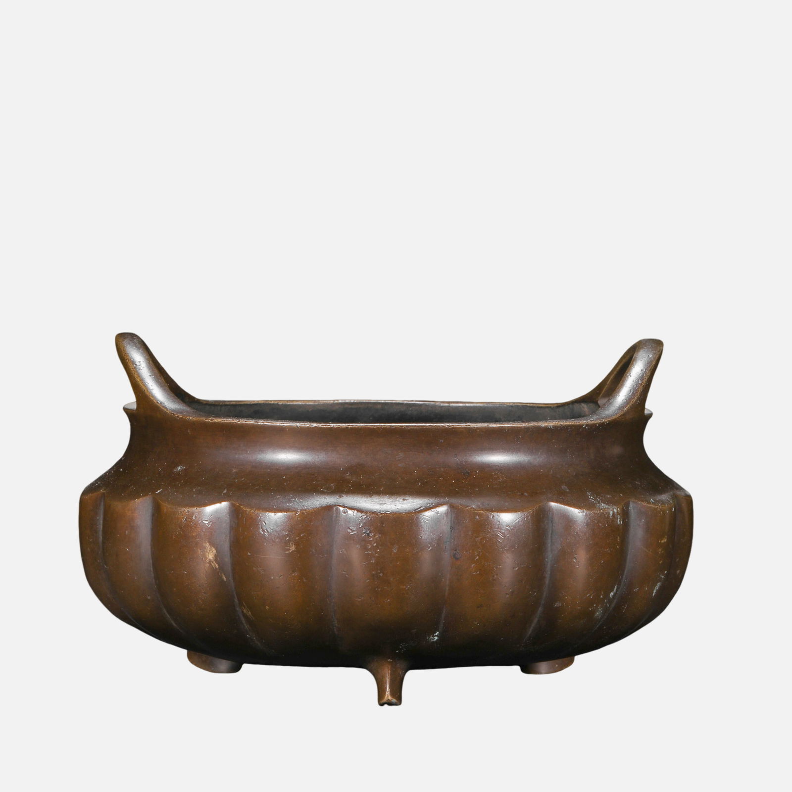 Ming Dynasty Xuande period chrysanthemum petal three-legged double-eared copper furnace "Ming Xuande (1 of 13)