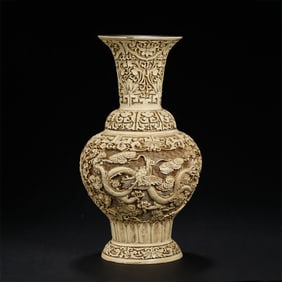 Chinese Qing Dynasty Dragon-carved Vase
