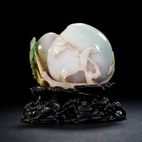 Chinese Qing Dynasty Jade Peach Ornament