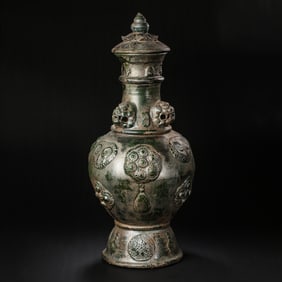 Chinese Tang Dynasty Green Glaze Plastic Cover Bottle