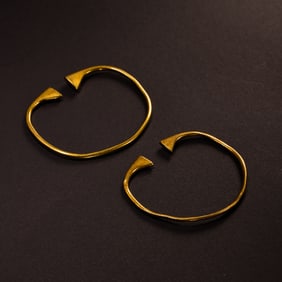 A pair of pure gold bracelets from the Qing Dynasty, China