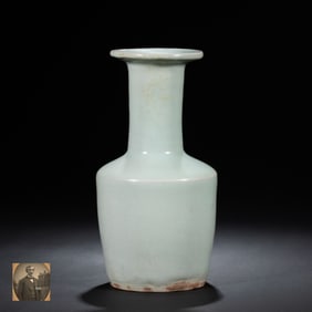 Chinese Southern Song Dynasty Longquan kiln green glaze mallet bottle
