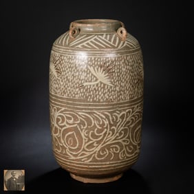 Korean Goryeo celadon four-handled vase with black and white inlaid flying crane pattern