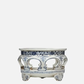 Chinese Yuan Dynasty Blue and White Flower Pattern Base