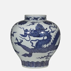 Blue and white dragon-patterned jar, made in the Xuande reign of the Ming Dynasty, China