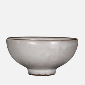 Chinese Song Dynasty celadon ice crackle cup