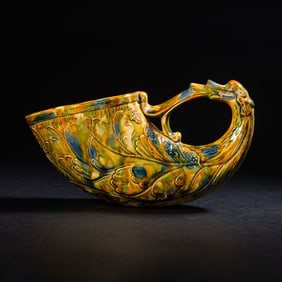 Chinese Tang Dynasty three-color hanging basket dragon handle cup