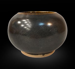 Chinese Tang Dynasty Gongxian kiln black glaze bowl