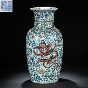 Dragon-patterned vase from the Qianlong period of the Qing Dynasty, China