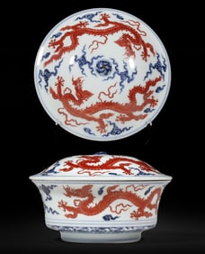 China Ming Xuande period blue and white alum red dragon pattern covered bowl