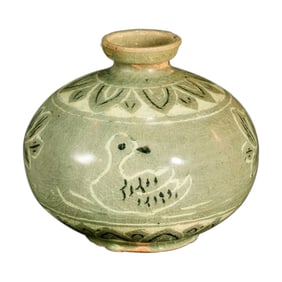 Korean Goryeo celadon black and white inlaid short plum vase