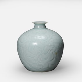 Chinese Southern Song Dynasty Hutian kiln green glaze short plum vase