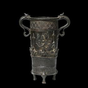Chinese Qing Dynasty three-legged cup with two handles