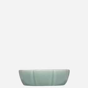 Chinese Qing Dynasty Kangxi period powder green glaze flower mouth washbasin