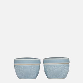 A pair of Chinese Yongzheng-period monochrome glazed flower-patterned covered jars