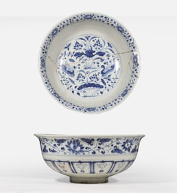 Chinese Yuan Dynasty Blue and White Bowl with Mandarin Ducks Playing in Water