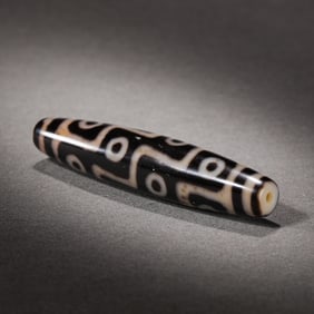 17th century Chinese Tibetan Dzi beads