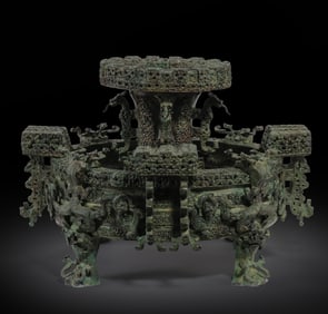 Rare complete bronze zun plate, after 400 BC, Warring States period