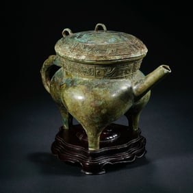 Rare complete bronze he-hu (li-hu) vessel, Western Zhou dynasty, after the 11th century BC
