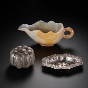 Tang Dynasty, 9th century, sterling silver jar with lid, sterling silver plate, agate cup