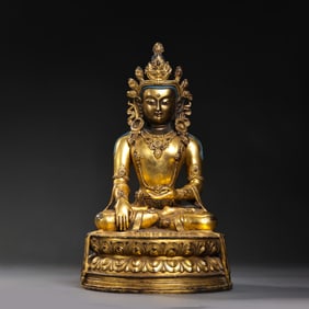 Seated statue of Guanyin from Tibet or Mongolia, Ming Dynasty, 17th century