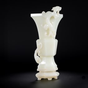 Qing Dynasty Qianlong relief dragon Hetian white jade dragon vase