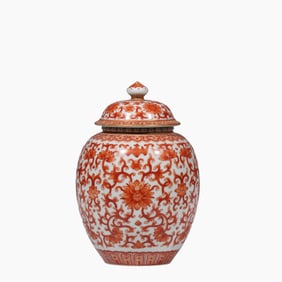 Qing Dynasty Qianlong Period Alum Red General Jar with Lotus Pattern