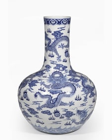 Qing Yongzheng Blue and White Sea Dragon Pattern Celestial Globe Vase
