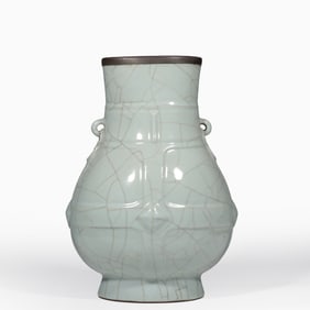 Qing Yongzheng Ge glaze double-handled vase