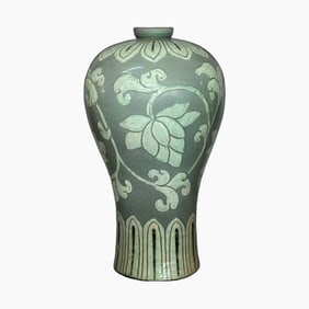 Silla period green glaze plum vase