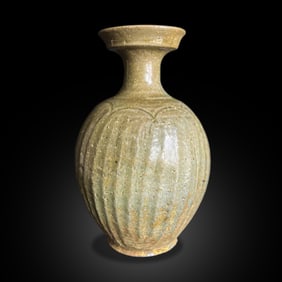 Green glaze melon-shaped vase from the Song Dynasty