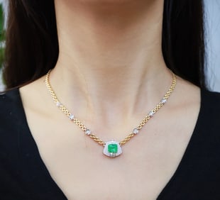 CGRL 18K gold diamond necklace with natural emerald
