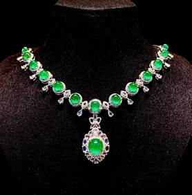 GUILD 18K gold diamond necklace with natural emerald