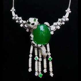 GUILD 18K gold diamond necklace with natural emerald