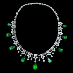 GUILD 18K gold diamond necklace with natural emerald