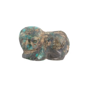 A TURQUOISE PENDANT DEPICTING A ANIMAL CHINES SHANG TO WESTERN ZHOU DYNASTY